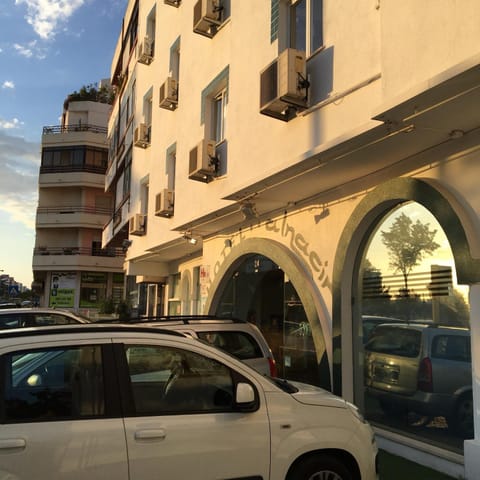 Property building, Facade/entrance, Parking
