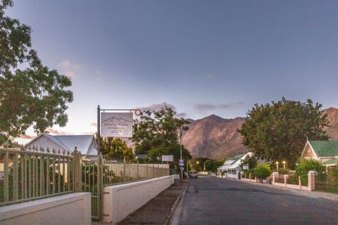 Mountain view, Quiet street view
