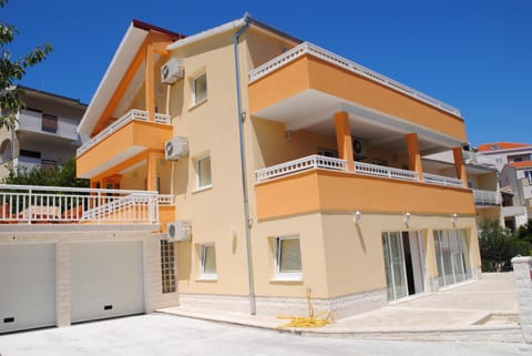 Ciovo Apartments Apartment in Okrug Gornji