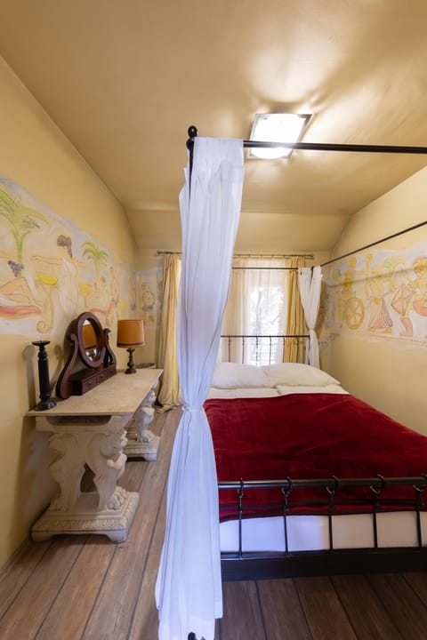 Bed, Photo of the whole room