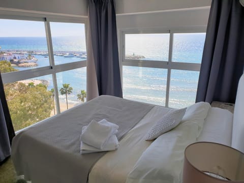 Bedroom, Sea view, Street view