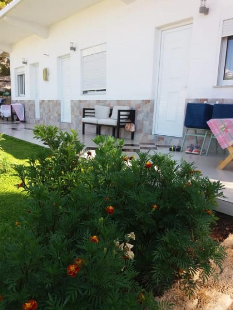 Property building, Patio, Facade/entrance, Spring, Day, Garden, Garden view