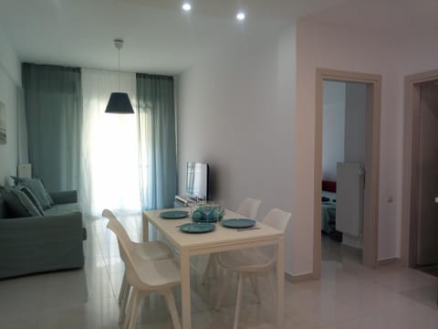 Kitchen or kitchenette, Living room, Photo of the whole room, Decorative detail, Dining area
