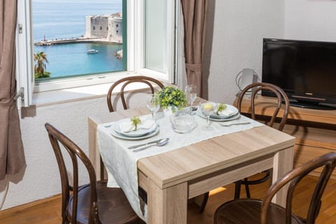 Living room, City view, Sea view