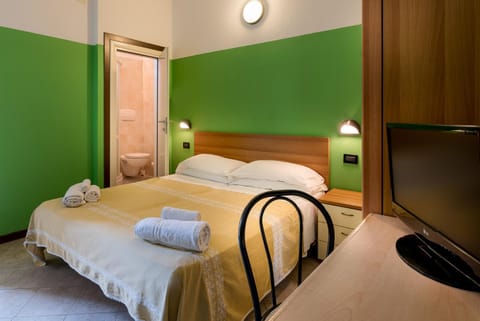 Bed, View (from property/room), Photo of the whole room, Bedroom, Street view, Area and facilities