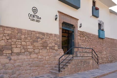 Facade/entrance
