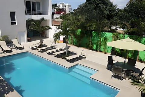 Swimming pool