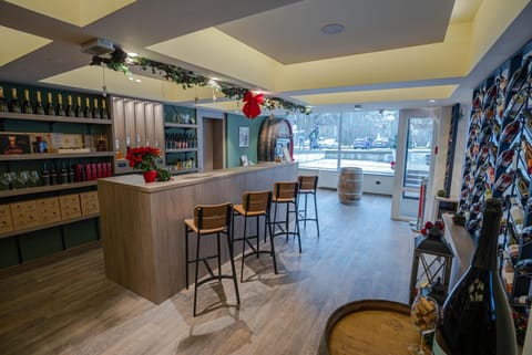 Lounge or bar, Food and drinks, Drinks