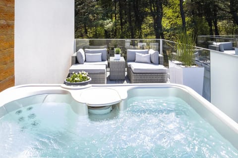 Hot Tub, Hot Tub, Balcony/Terrace, Spa and wellness centre/facilities, Seating area