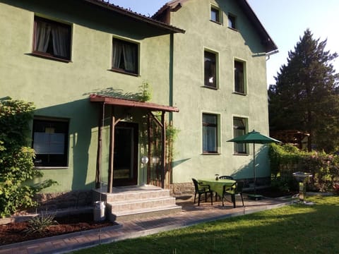 Facade/entrance, BBQ facilities, Garden, Balcony/Terrace