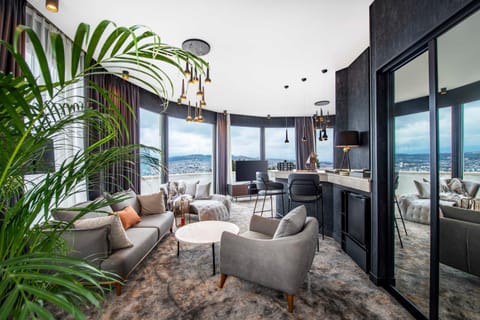 Coffee/tea facilities, Living room, City view