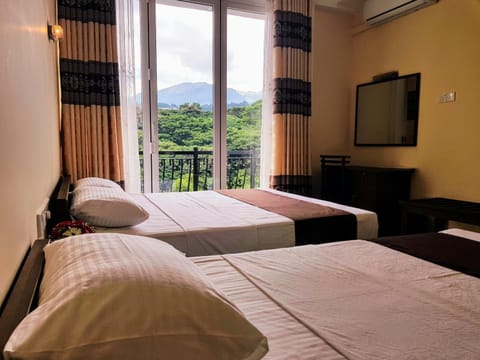 Bed, Natural landscape, TV and multimedia, Photo of the whole room, Bedroom, Mountain view, air conditioner