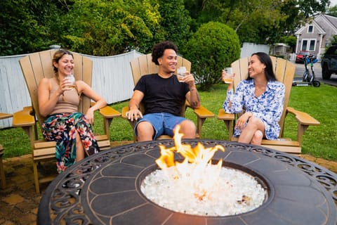 Guests, group of guests, fireplace