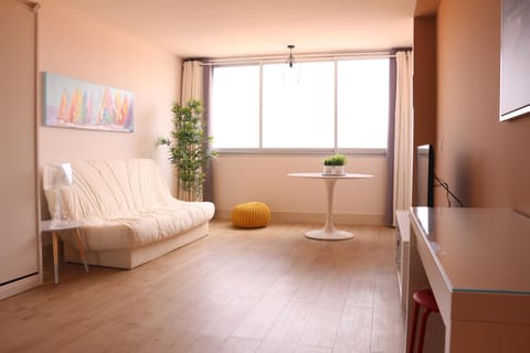 Living room, Photo of the whole room