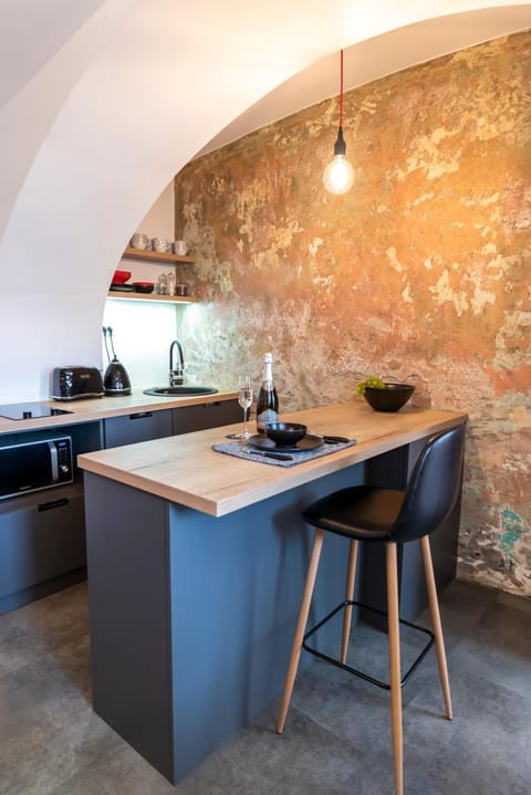 Kitchen or kitchenette, Dining area, pet friendly, stove, kitchen