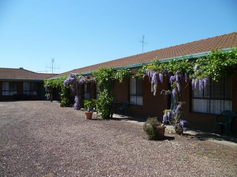 Property building, Facade/entrance, Garden view