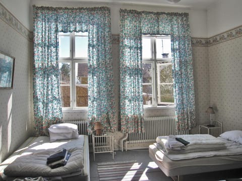 Day, Photo of the whole room