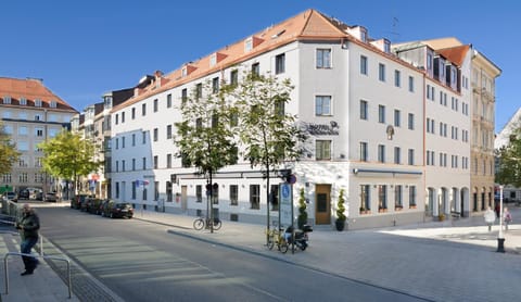 Facade/entrance, Bird's eye view