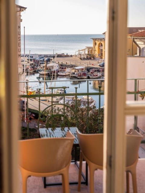 Seating area, Sea view