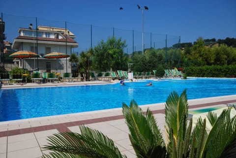 Swimming pool, Swimming pool