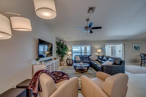 Villa Mercedes, Cape Coral House in Cape Coral