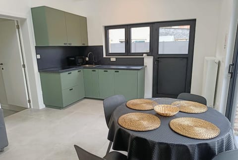 Kitchen or kitchenette, Living room, Dining area, minibar, stove