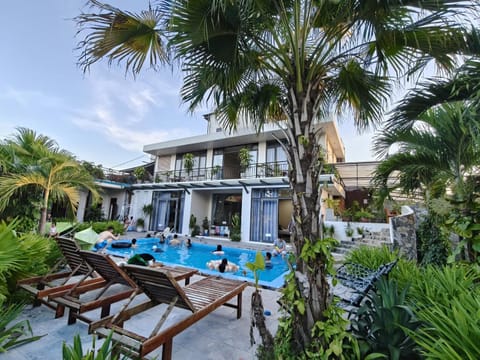 Swimming pool