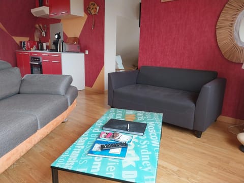 Kitchen or kitchenette, Living room