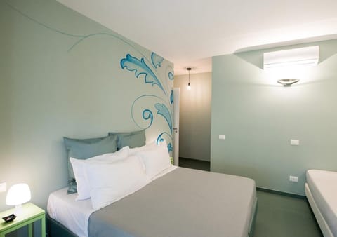 Bed, View (from property/room), Photo of the whole room, Decorative detail