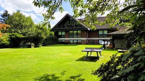 Property building, Day, Garden, Table tennis, Garden view
