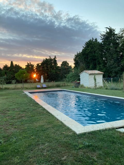 Mas de Karlotte House in Pernes-les-Fontaines