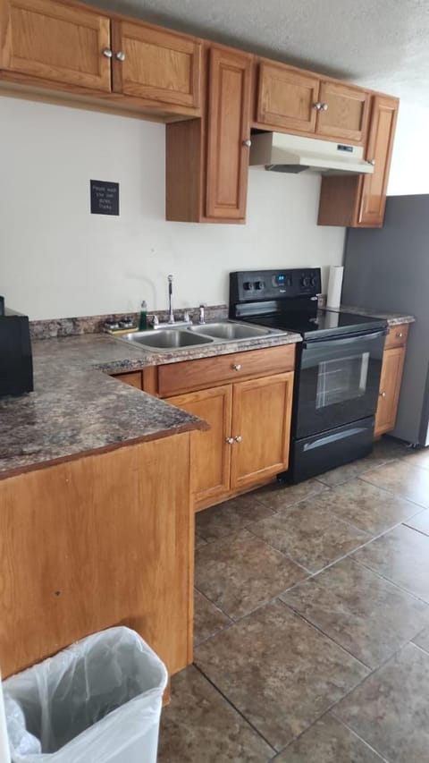 Kitchen or kitchenette, minibar, pet friendly, stove
