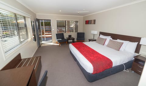 Living room, Dining area, Bedroom