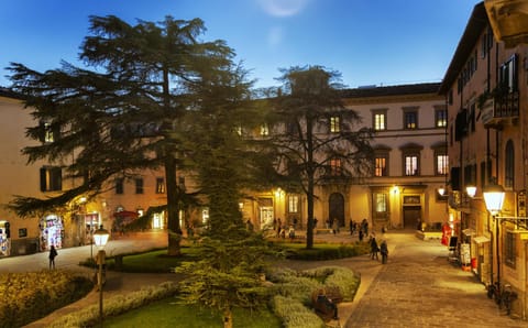 Property building, Neighbourhood