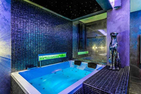 Hot Tub, Bathroom, Spa and wellness centre/facilities