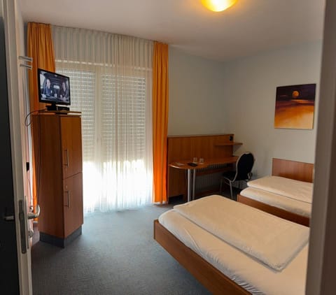 Bed, TV and multimedia, Bedroom