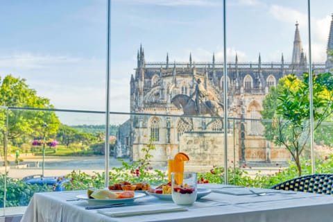Nearby landmark, Garden, Food and drinks, City view, Breakfast, Continental breakfast