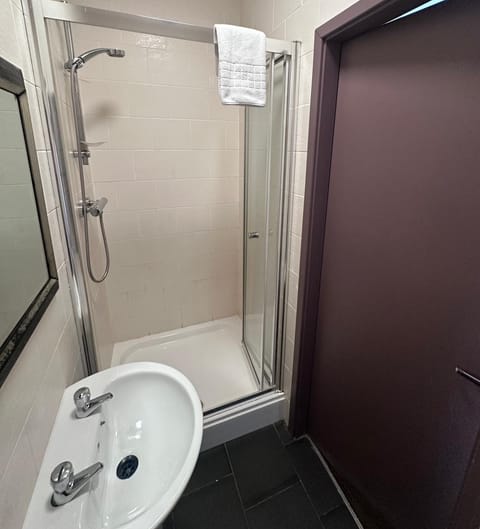 Shower, Bathroom, towels