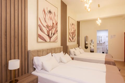 TV and multimedia, Photo of the whole room, Decorative detail, Bedroom, internet, air conditioner