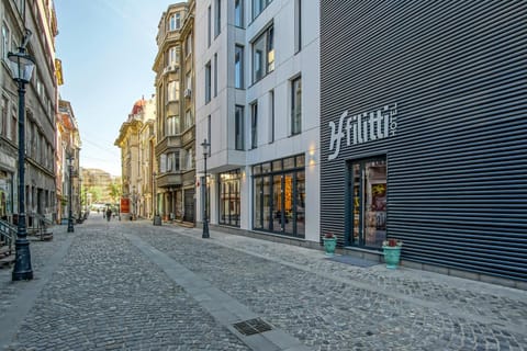 Facade/entrance