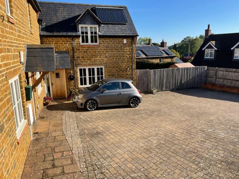 Upper Bray Cottage Badby, Daventry House in Daventry District