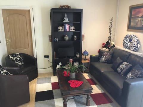 The Olive Branch at The Poplars Apartment in Wales