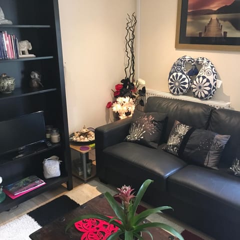 The Olive Branch at The Poplars Apartment in Wales