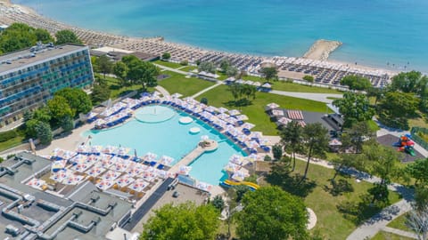 Property building, Sea view, Swimming pool