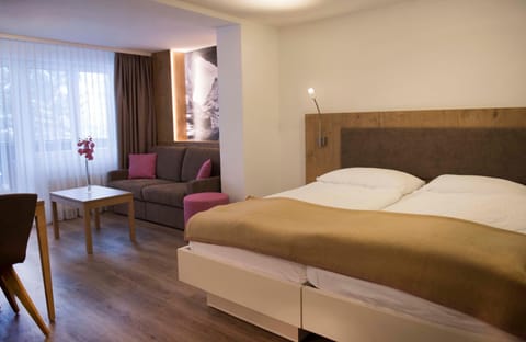 Spring, Winter, Summer, Photo of the whole room