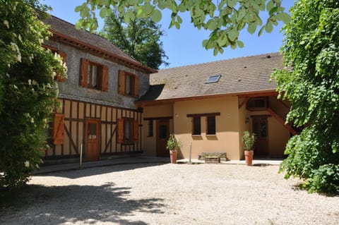 Property building, Patio, Facade/entrance