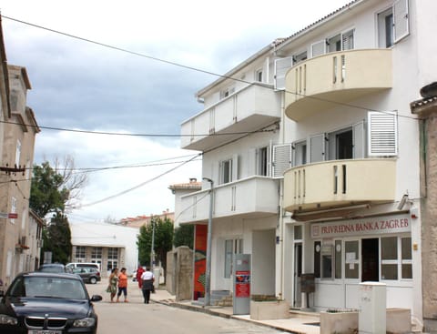 Property building, Facade/entrance, City view, Street view, Location, Parking