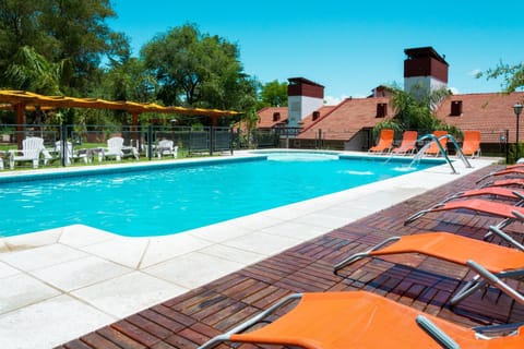 Property building, Swimming pool, sunbed