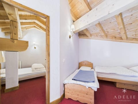 Chalet 4 pièces centre station, parking inclus - FR-1-398-591 Apartment in Montvalezan