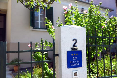 Facade/entrance, Day, Property logo or sign, Logo/Certificate/Sign